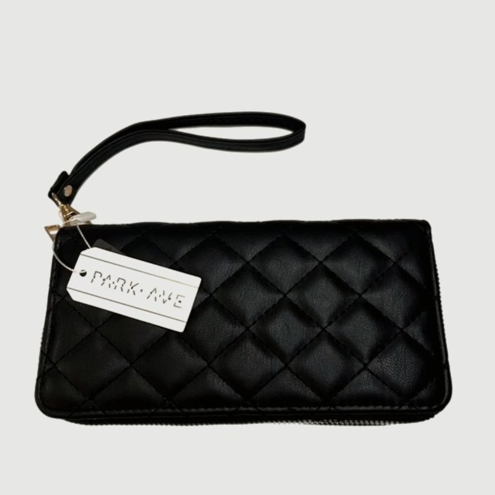 New! Park ave Collection Black Quilted Wristlet